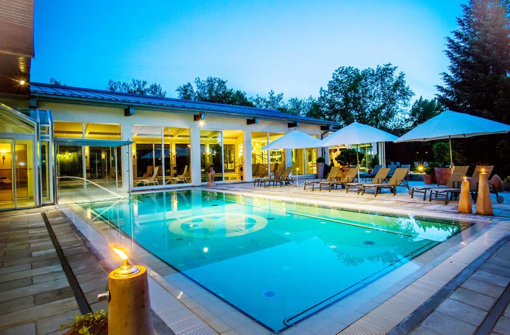 Thermenhotel Quellenhof Бад-Фюссінг Екстер'єр фото